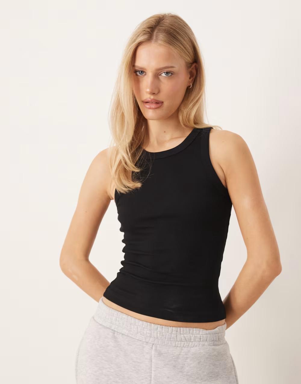 CZARNY TOP BASIC