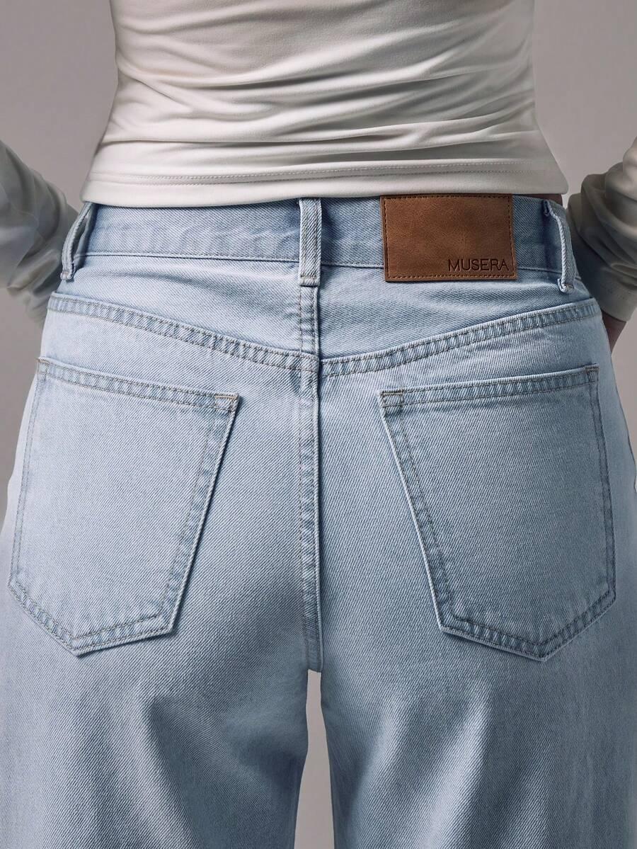 niebieskie spodnie jeans 