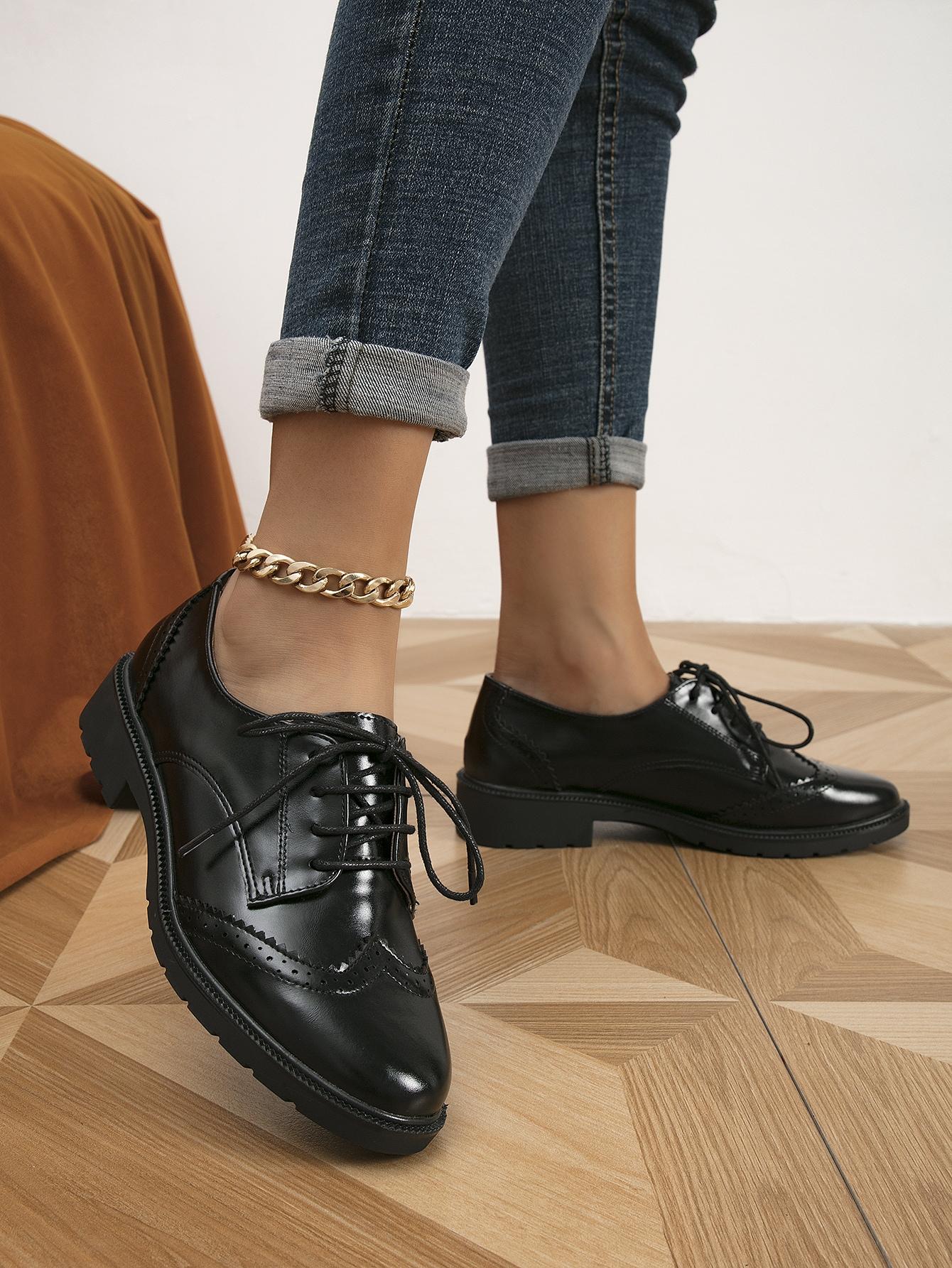 SZNUROWANE CZARNE PÓŁBUTY