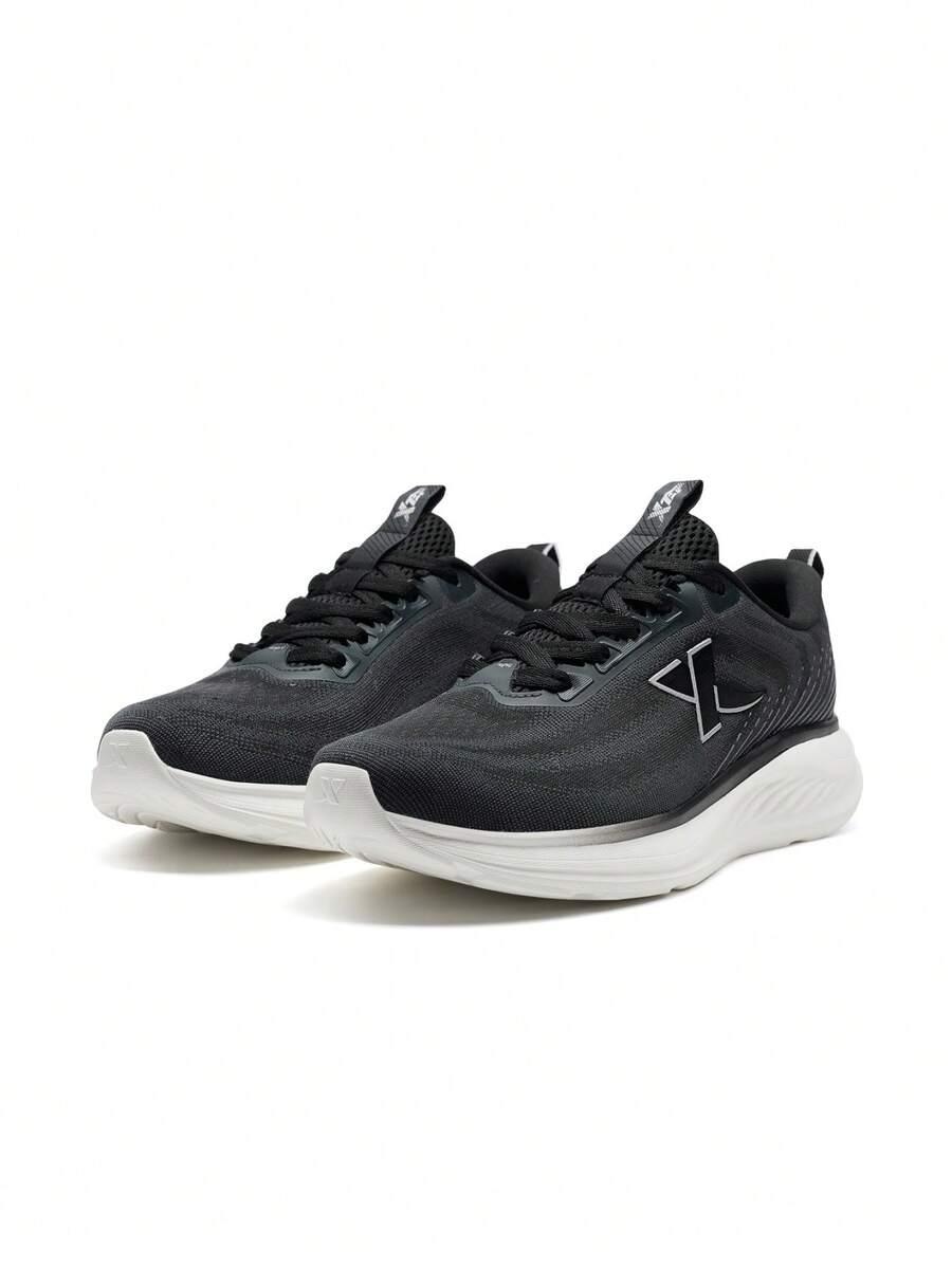 czarne buty sportowe