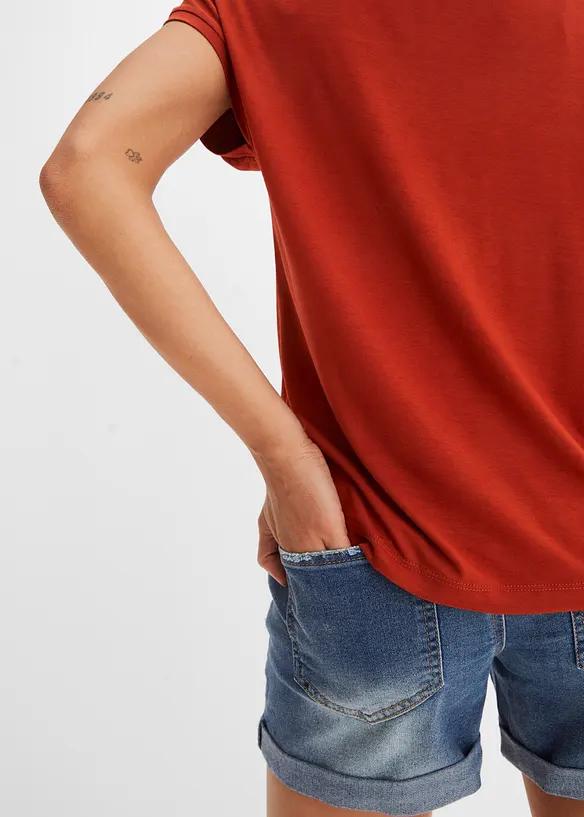 T-SHIRT Z HAFTEM