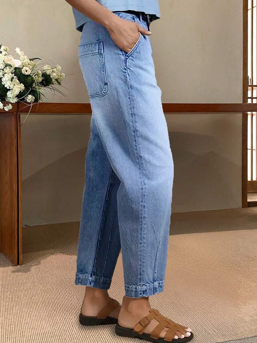 niebieskie spodnie jeans