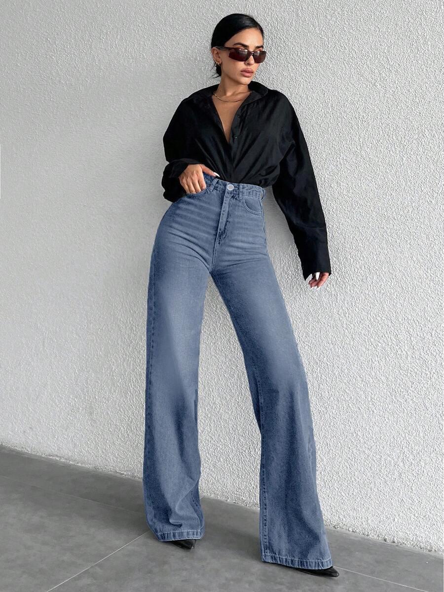 niebieskie spodnie jeans