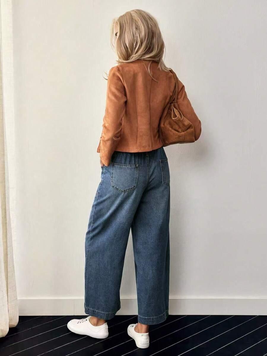 niebieskie spodnie jeans