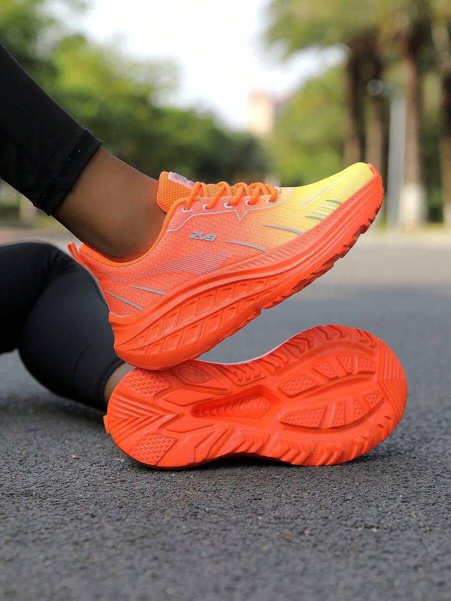 sznurowane buty sportowe