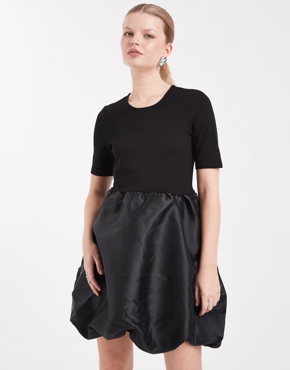 czarna mini sukienka