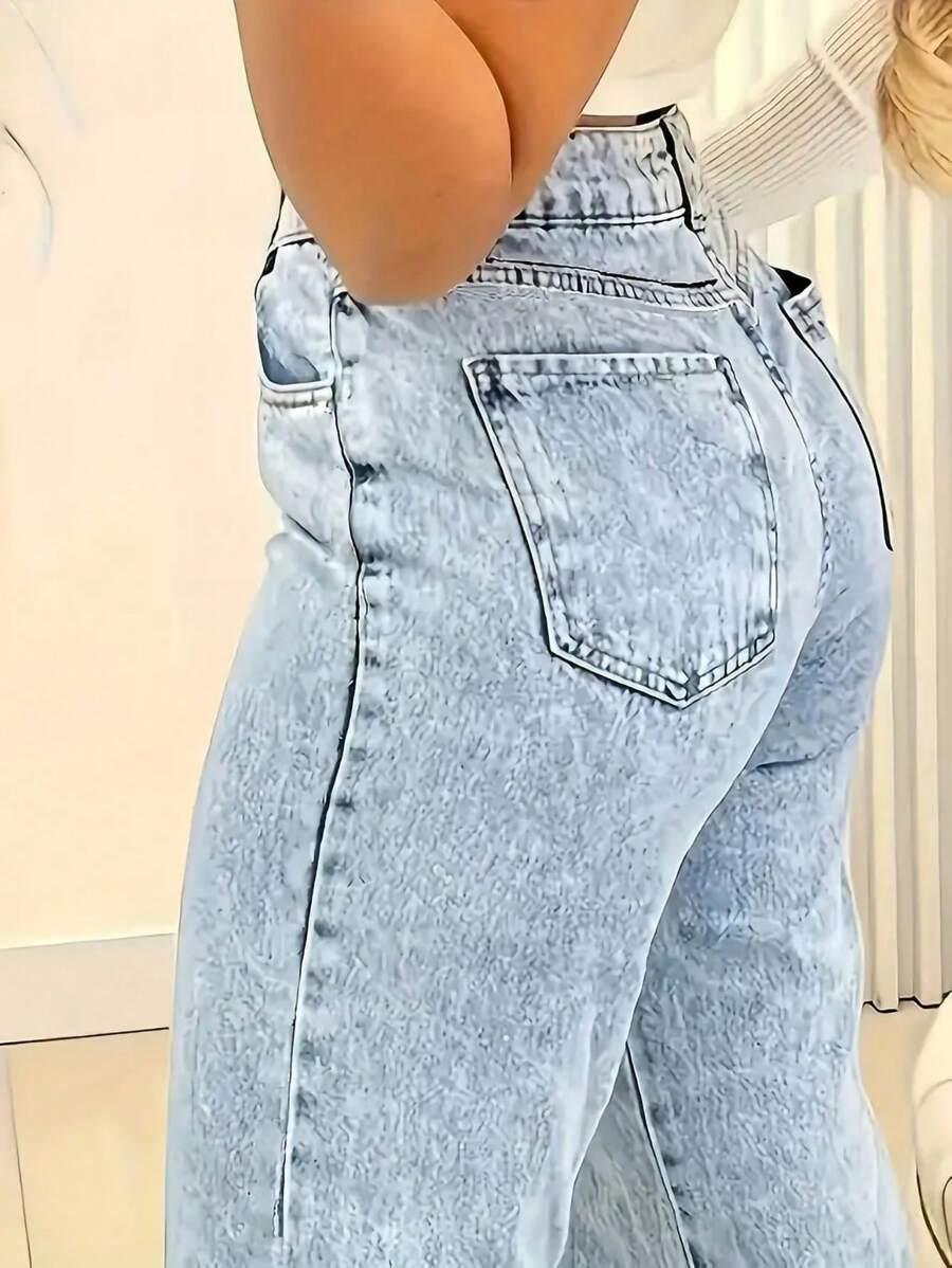 niebieskie spodnie jeans