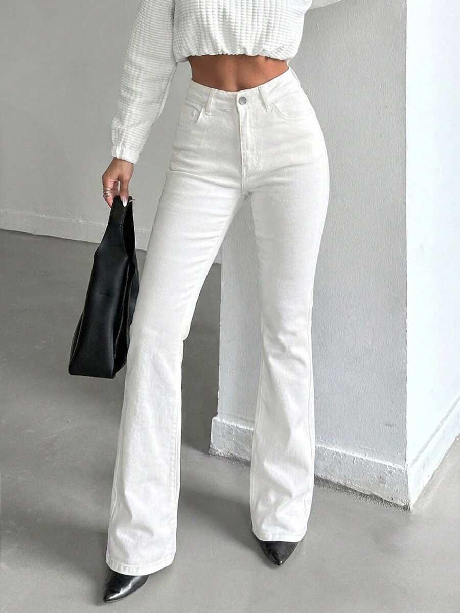białe spodnie jeans dzwony