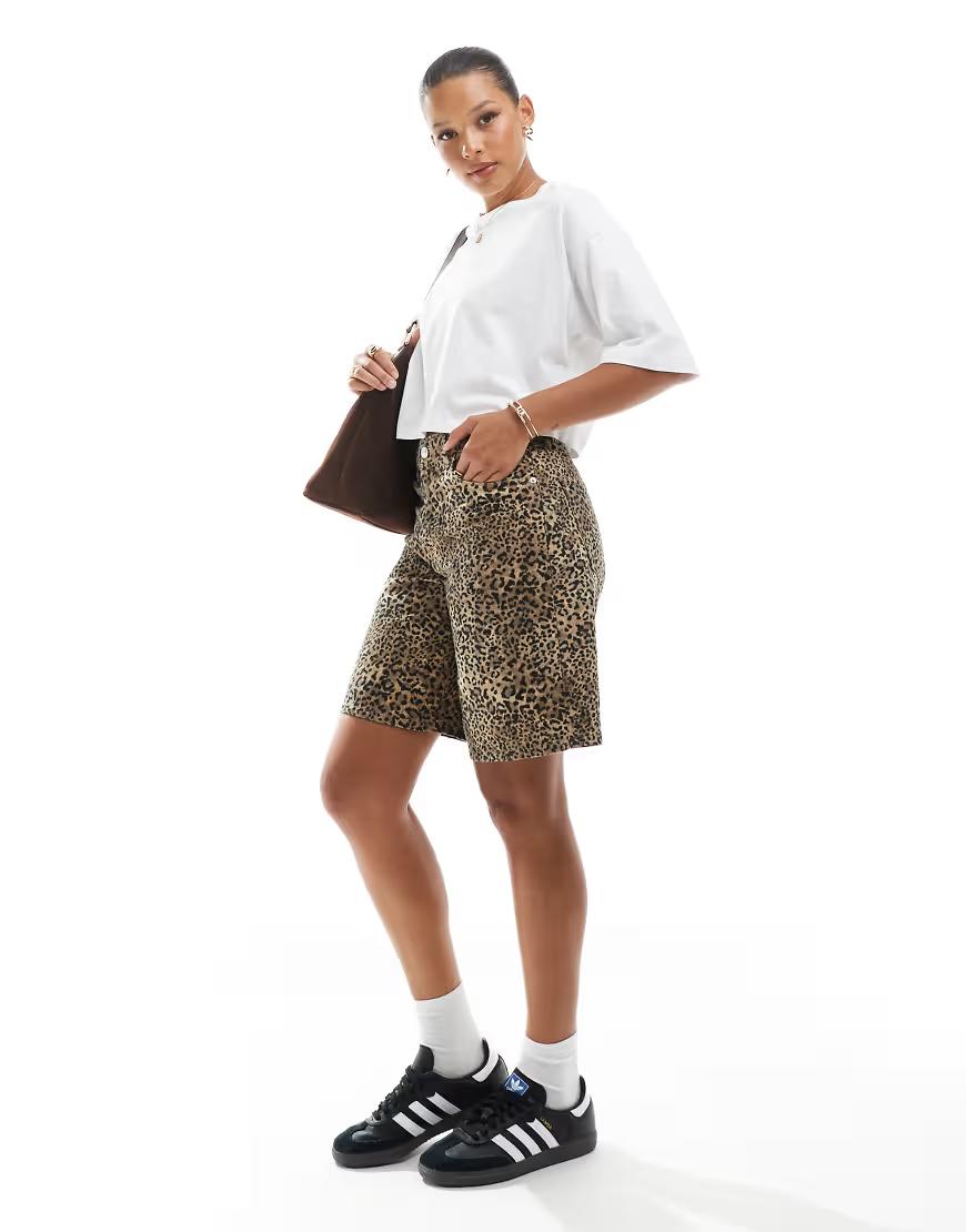 BIAŁY T-SHIRT OVERSIZE