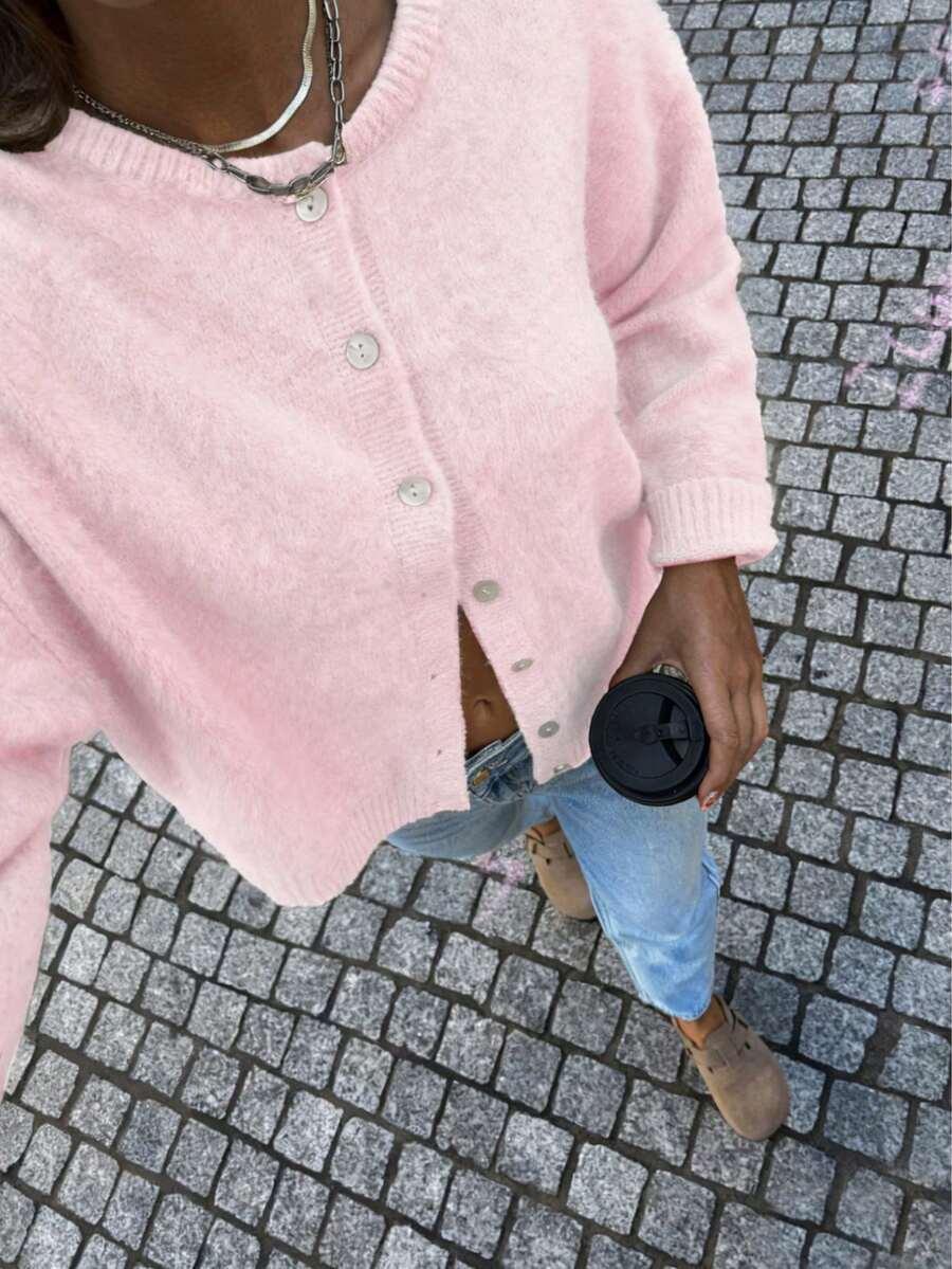 różowy sweter guziki