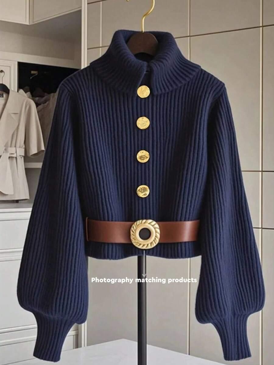 granatowy sweter guziki