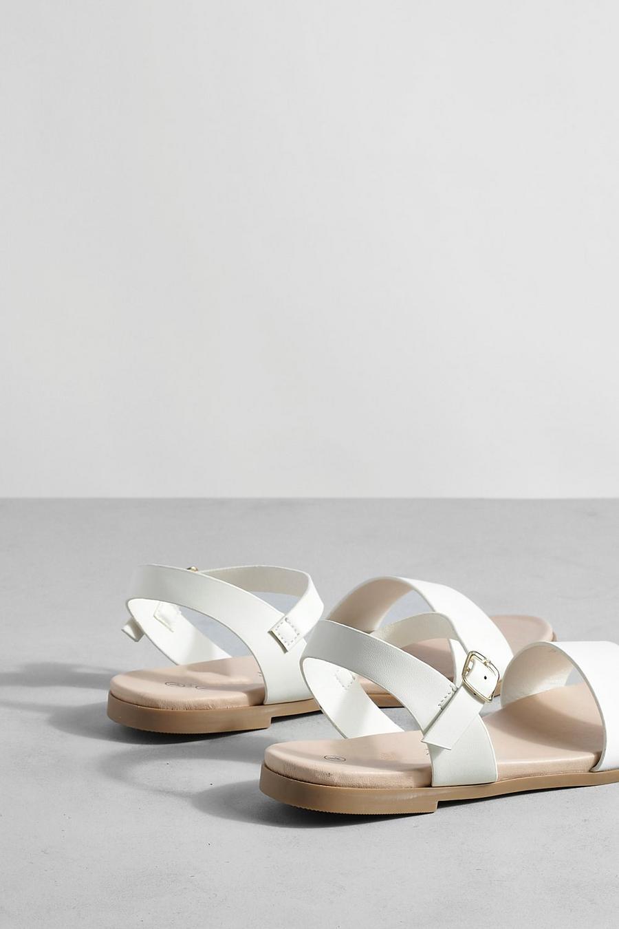 białe klasyczne płaskie sandały