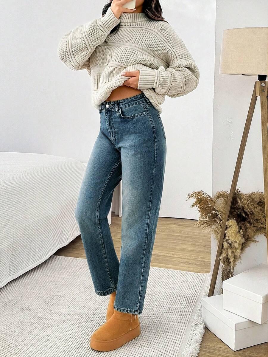 niebieskie spodnie jeans