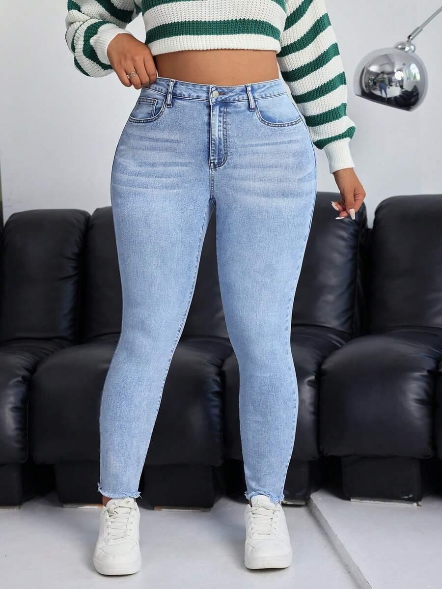 JEANSY Z WYSOKIM STANEM