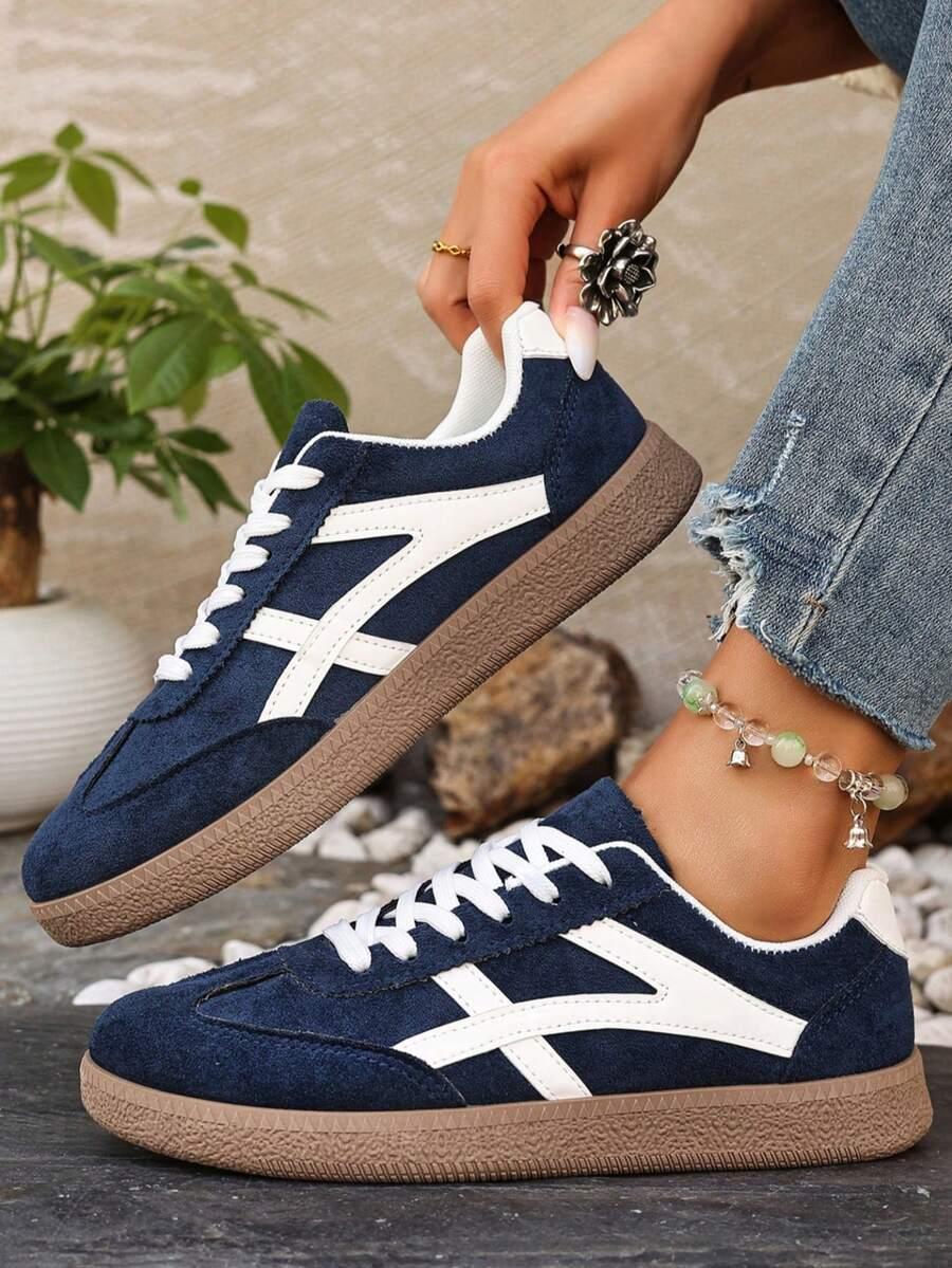 sznurowane buty sportowe
