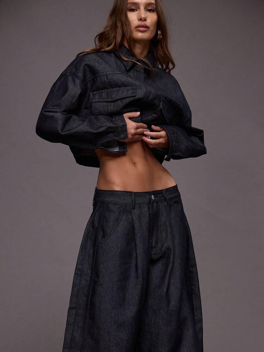 granatowe spodnie jeans
