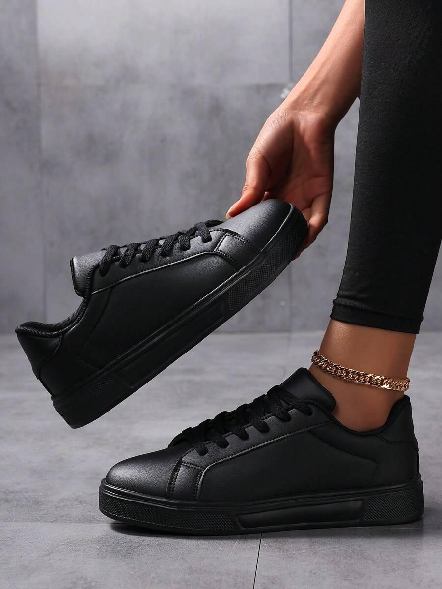 czarne buty sportowe