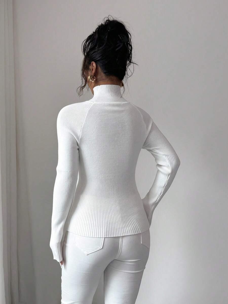 biały sweter golf