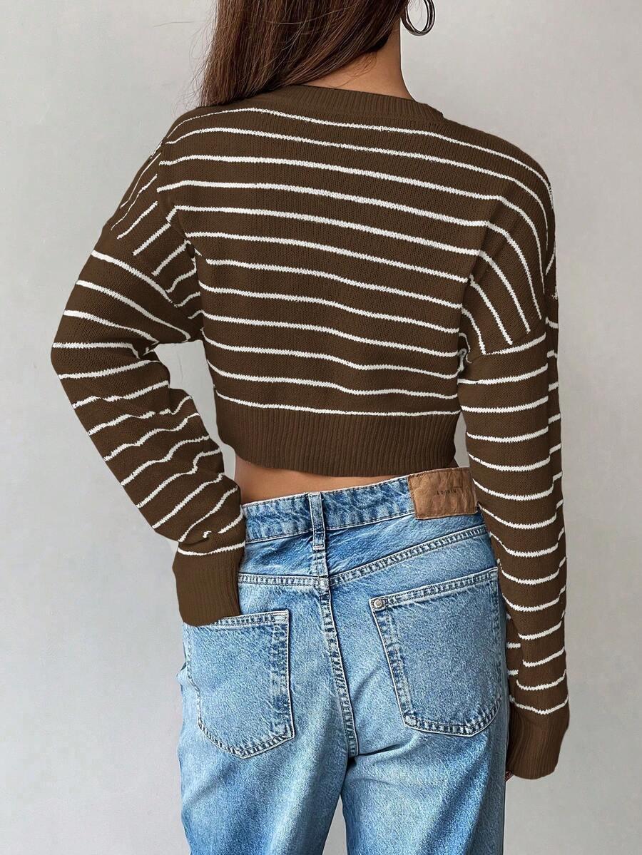 brązowy sweter w paski