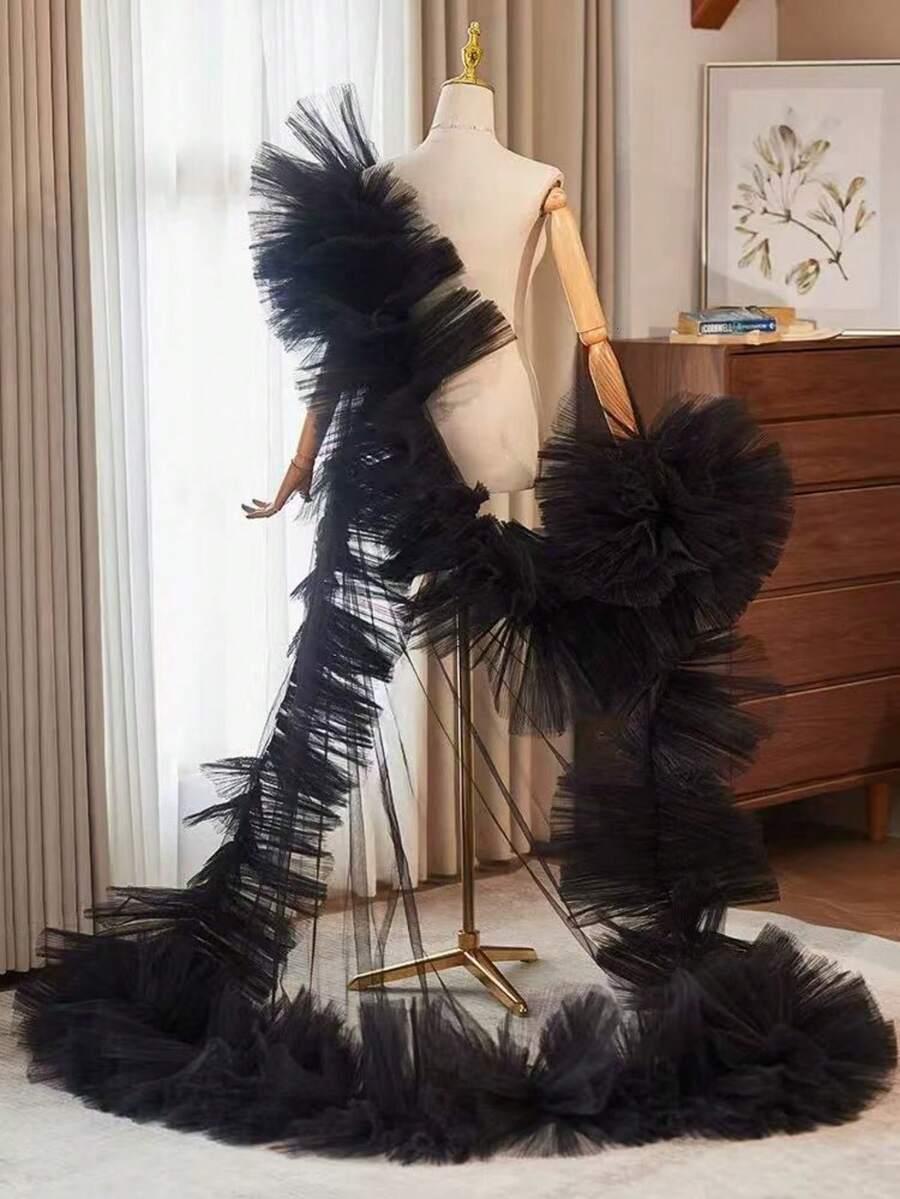 czarna narzutka tiul falbany