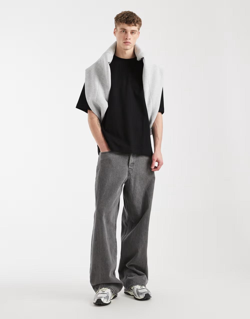 czarny t-shirt oversize okrągły dekolt casual