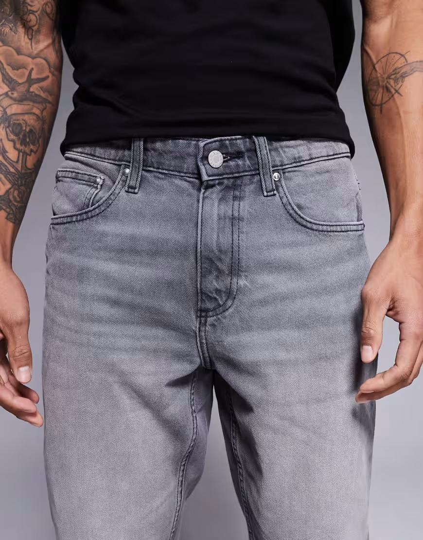 szare proste spodnie jeans