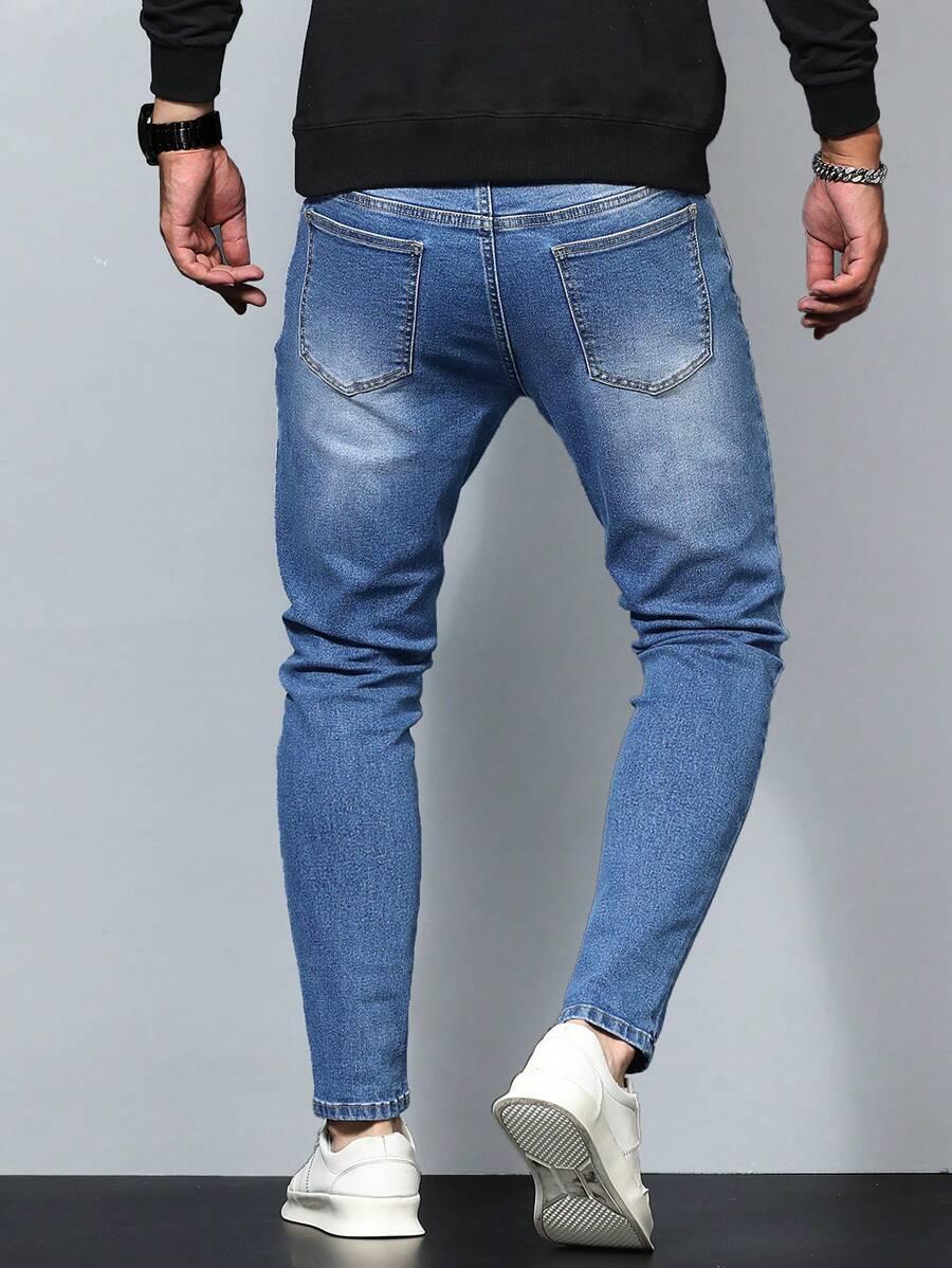 niebieskie spodnie jeans