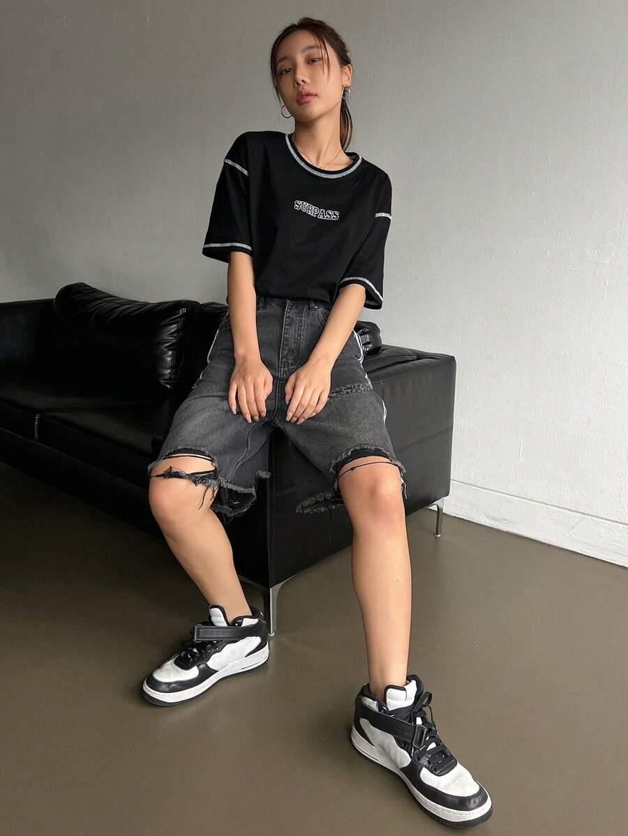 czarny t-shirt napis 