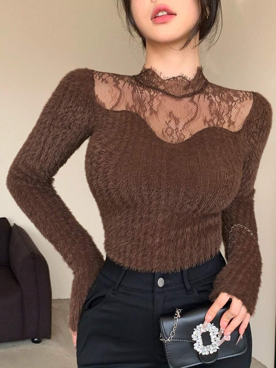 brązowy sweter koronka