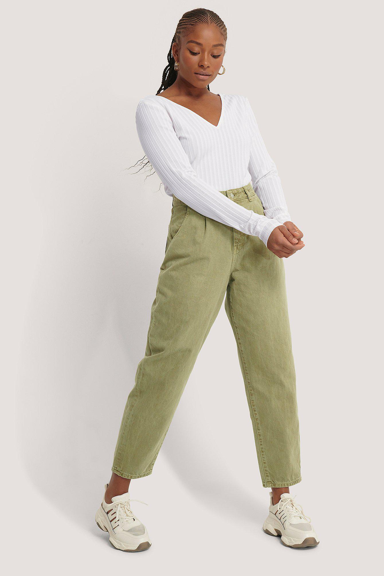 biała bluzka v-neck
