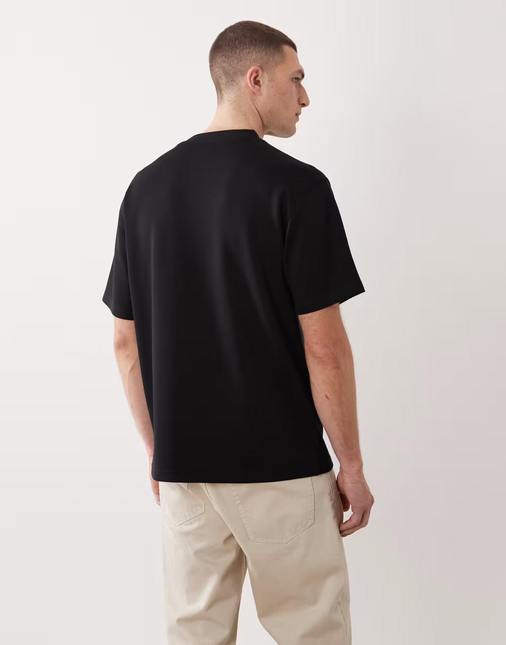 czarny t-shirt okrągły dekolt krótki rękaw