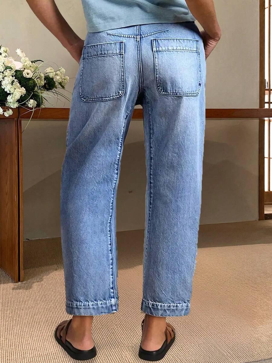 niebieskie spodnie jeans