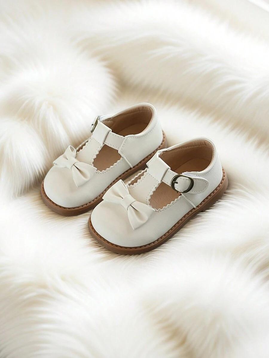 kremowe buty kokardka