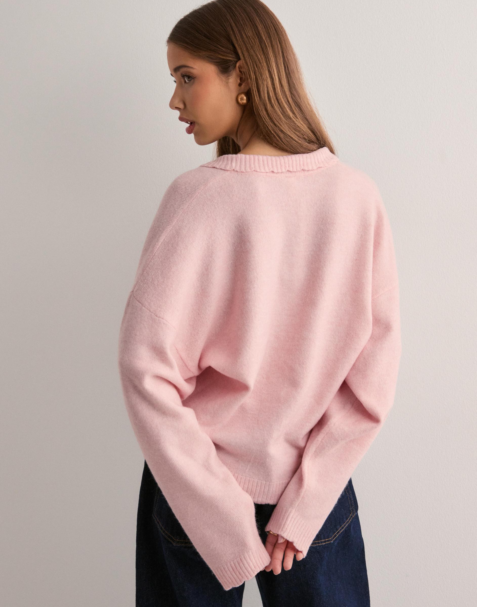 RÓŻOWY SWETER KOŁNIERZYK