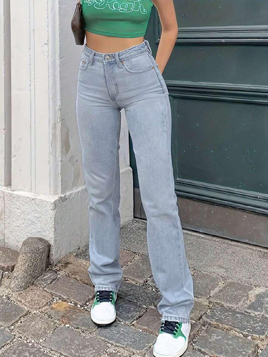 niebieskie spodnie jeans