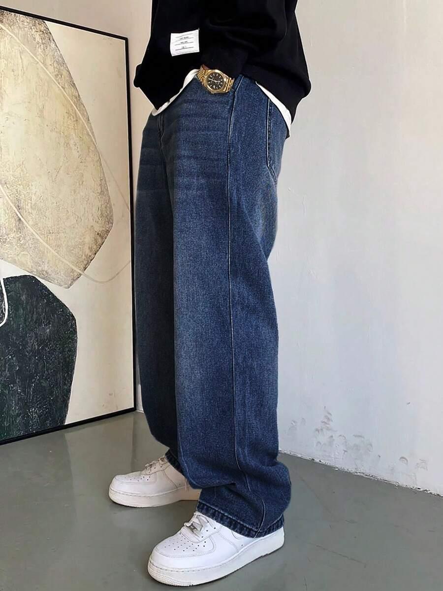 niebieskie spodnie jeans