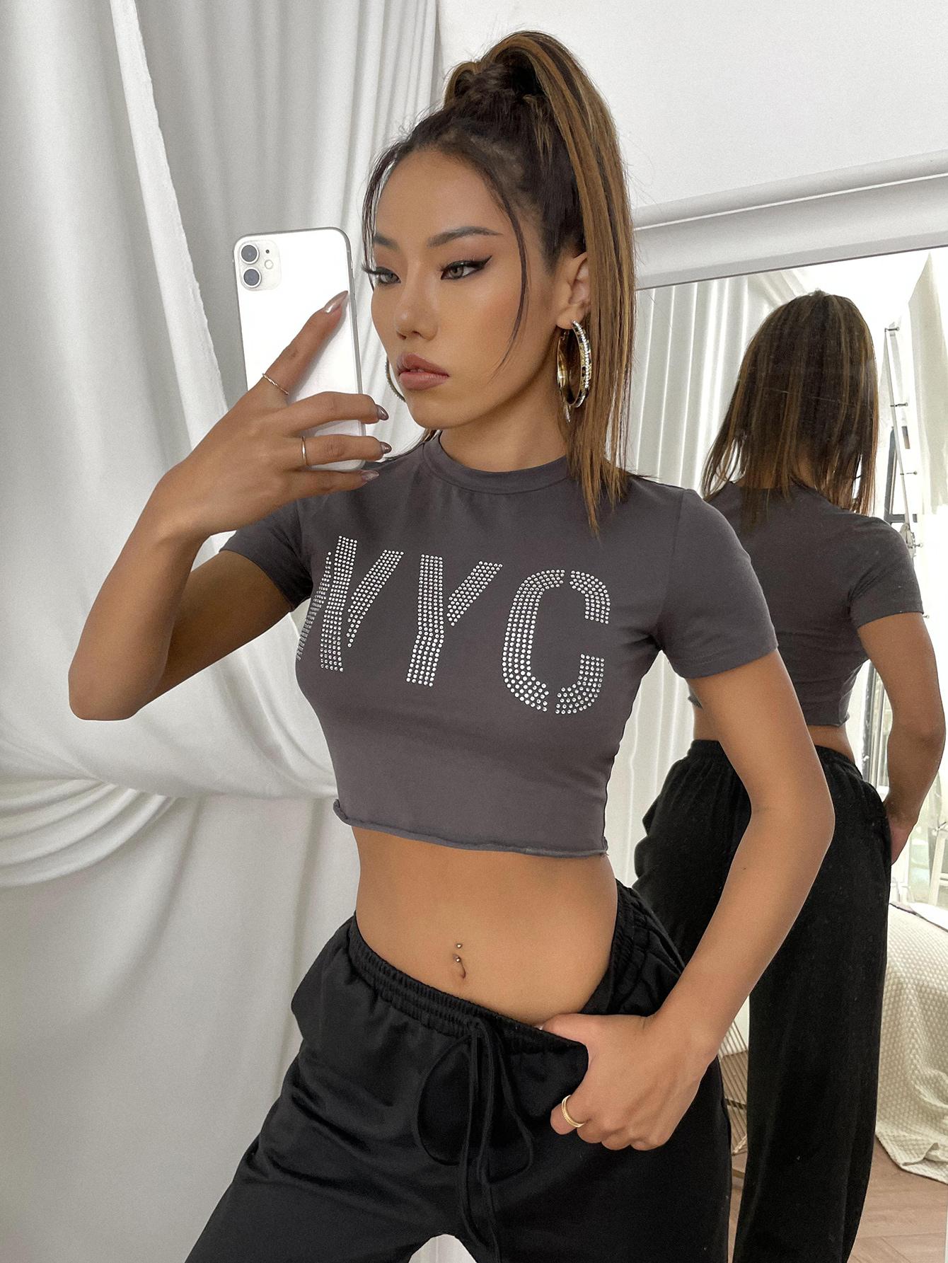 szary crop top napis nyc połysk