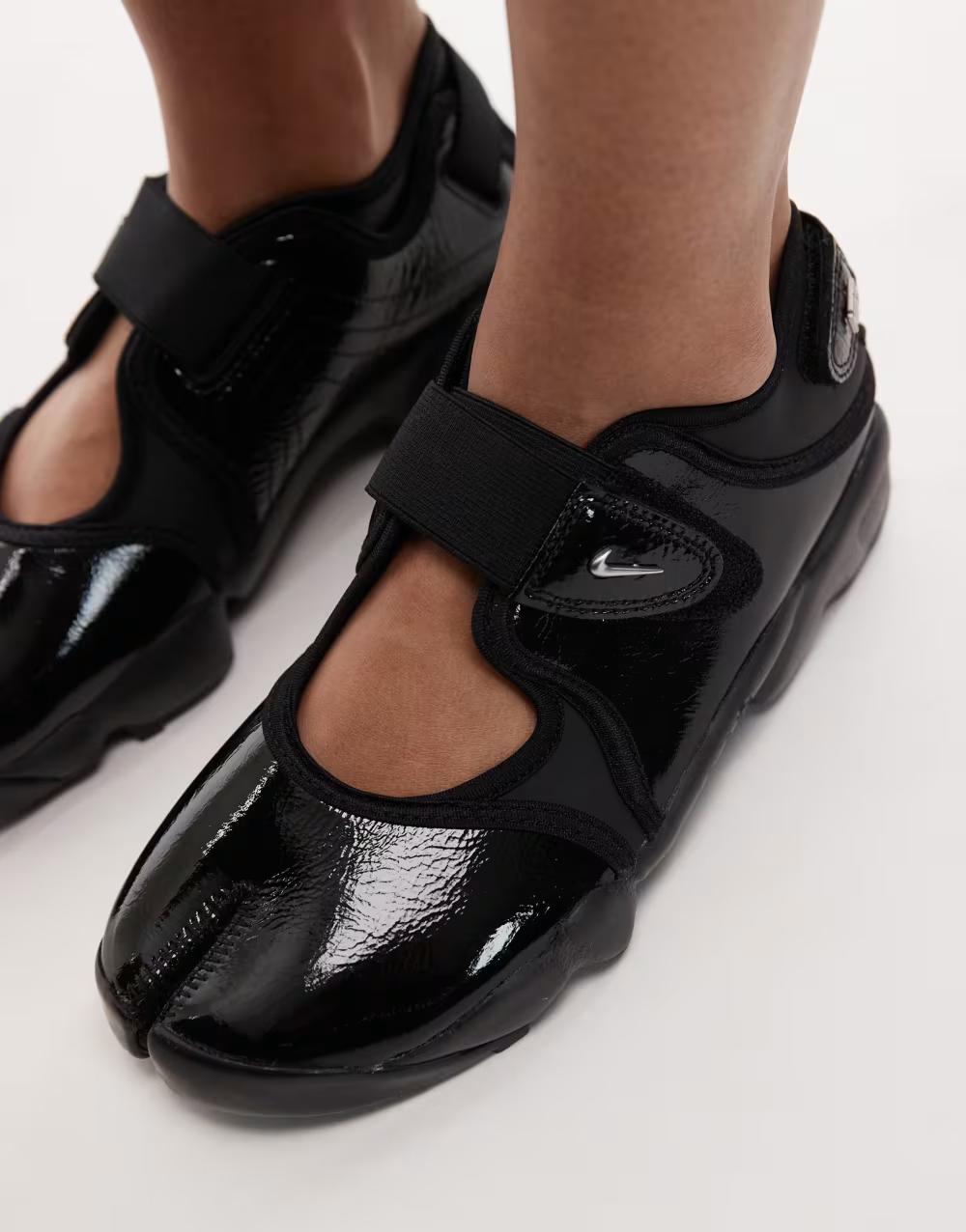 czarne lakierowane buty Air Rift ib8954-001