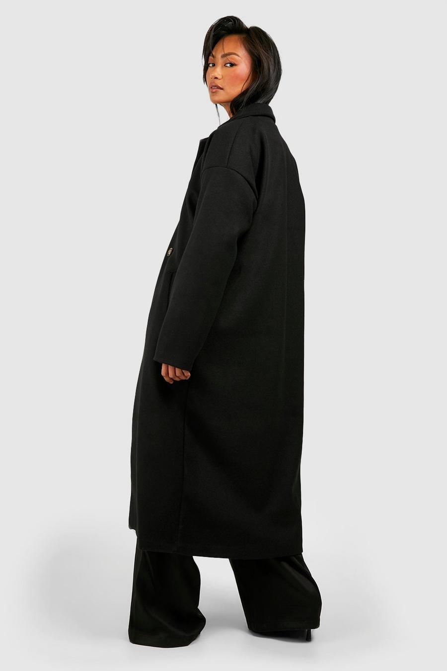 długi czarny klasyczny płaszcz
