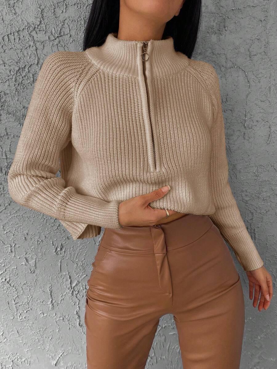 beżowy sweter kołnierzyk 