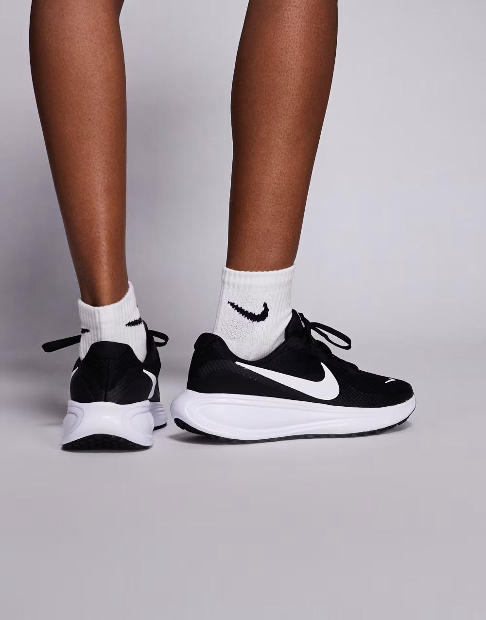 Revolution 8 buty sportowe logo