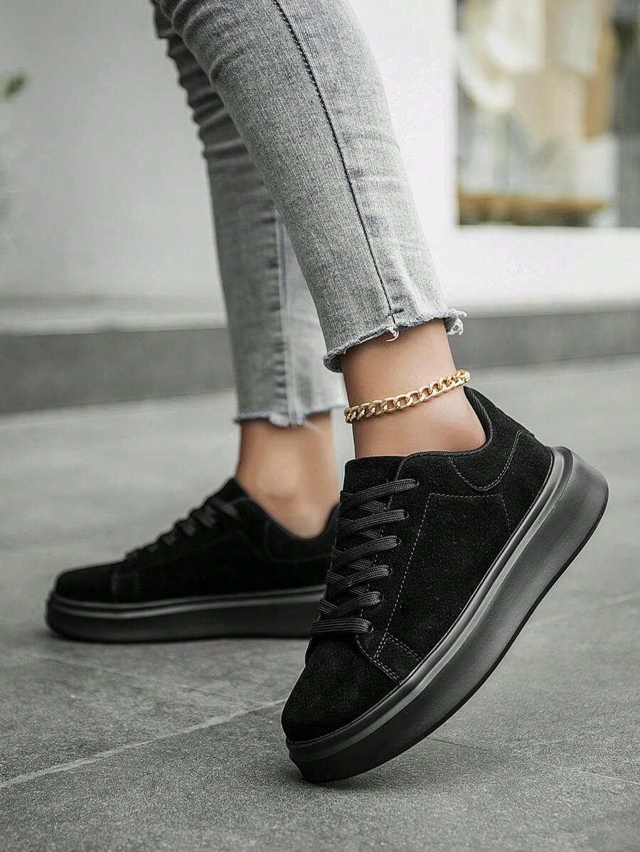 czarne sznurowane buty sportowe 