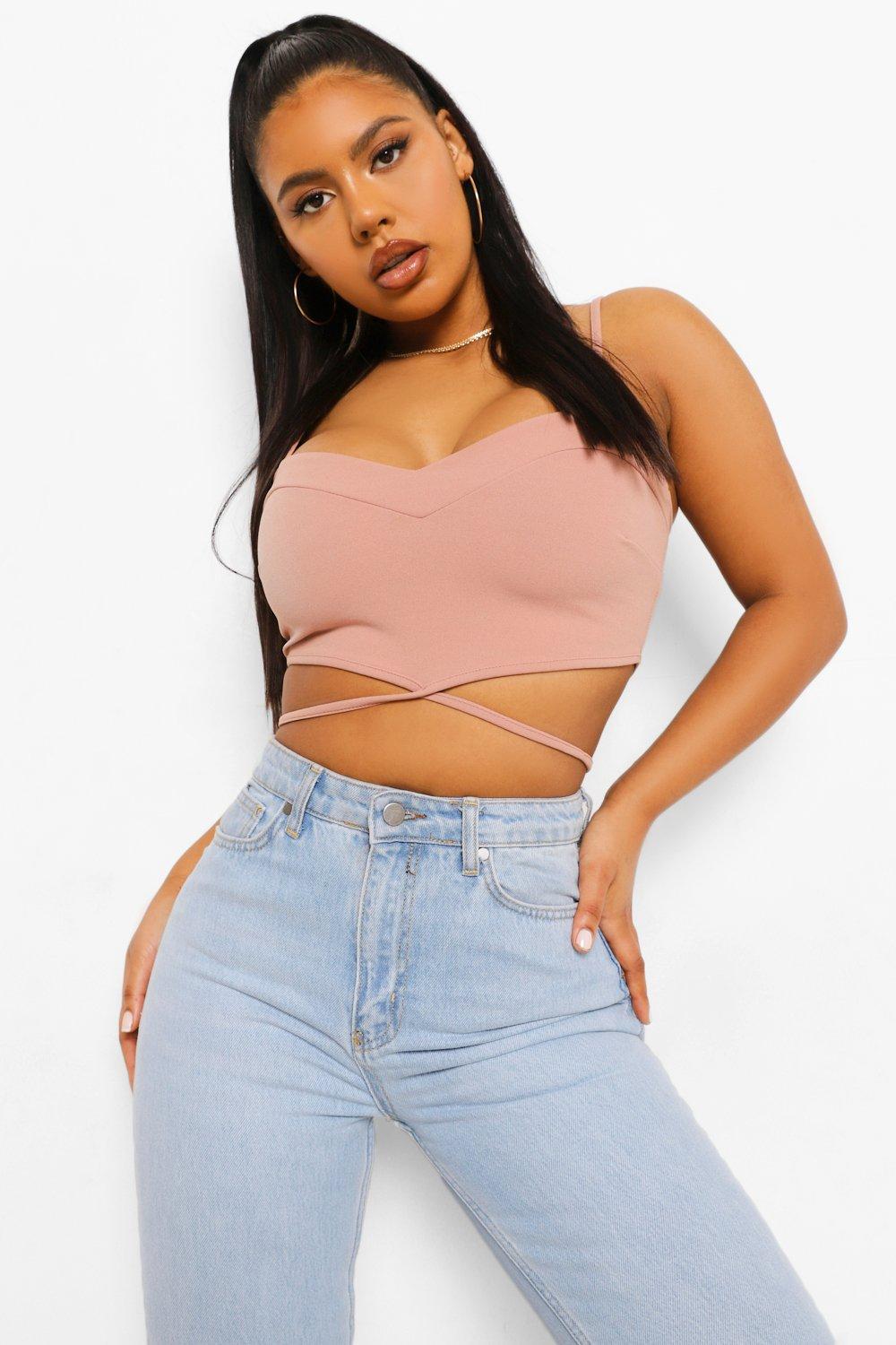 różowy crop top na ramiączkach