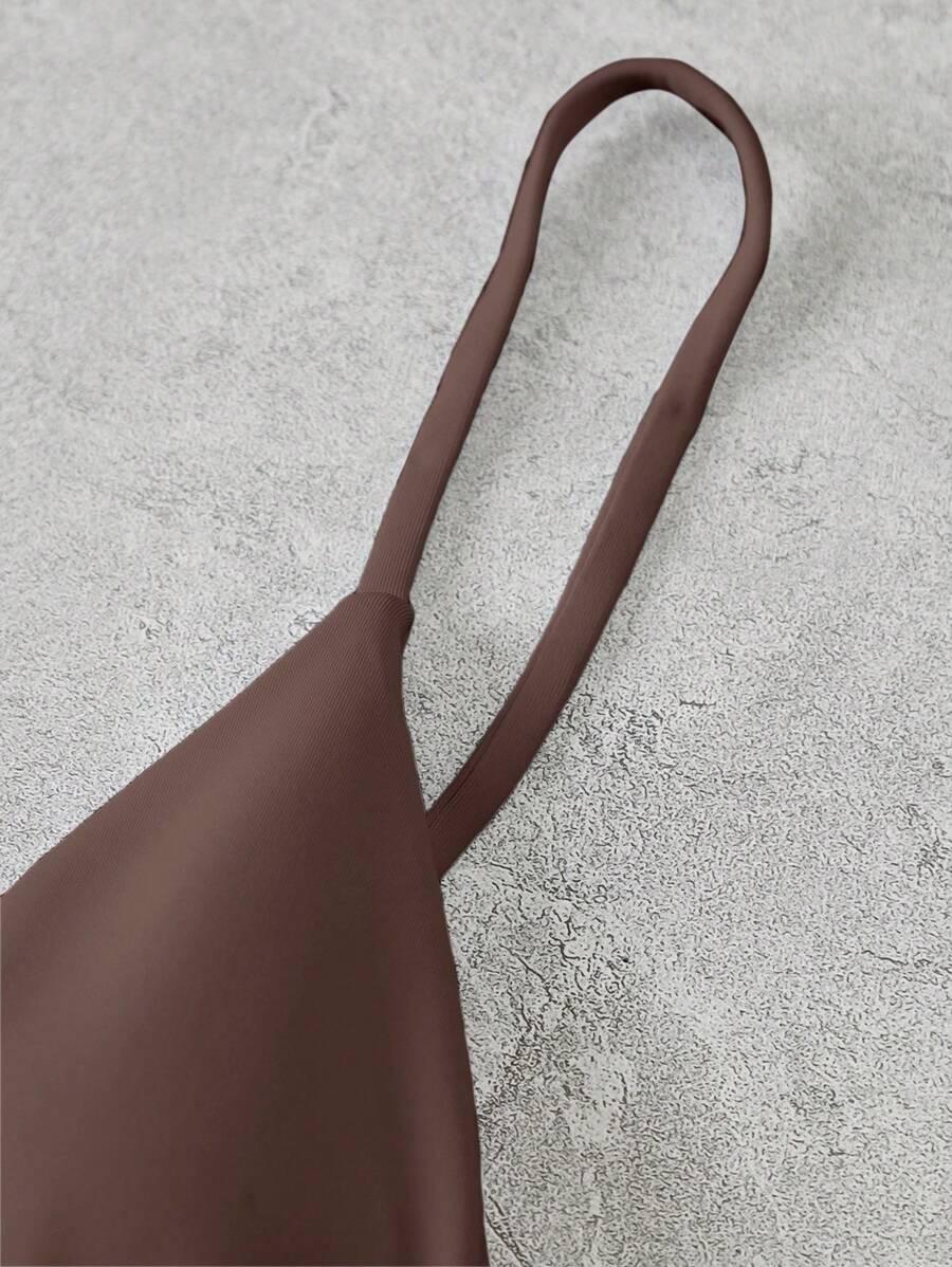 brązowa góra od bikini