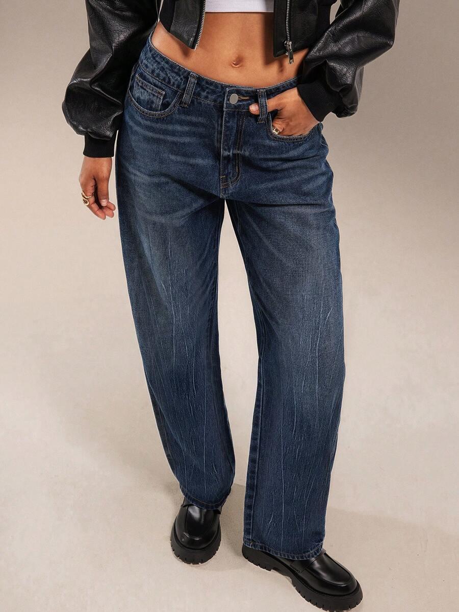 granatowe spodnie jeans 