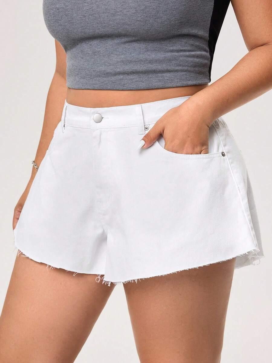 białe spodenki jeans