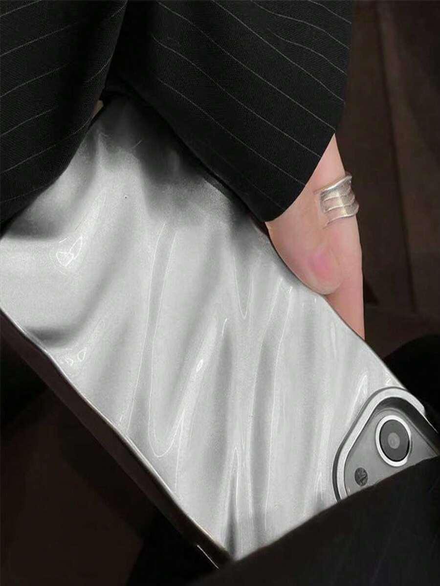 srebrny etui na telefon iPhone 15 Pro