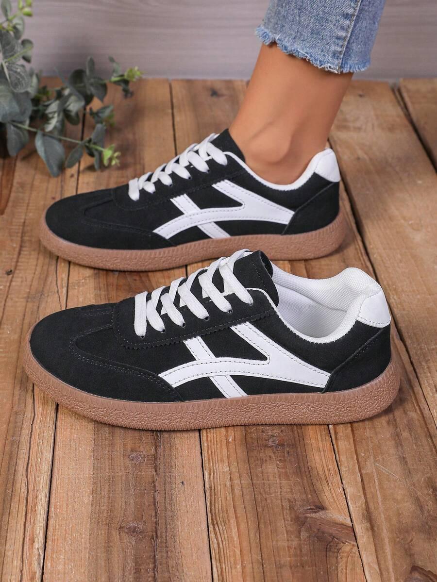 czarne buty sportowe