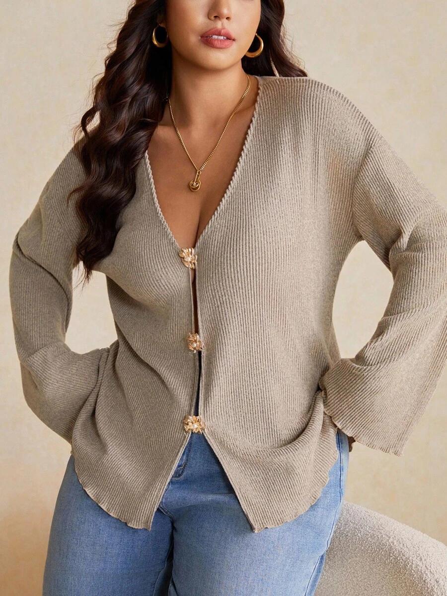 PRĄŻKOWANY SWETER V NECK ZDOBIENIE