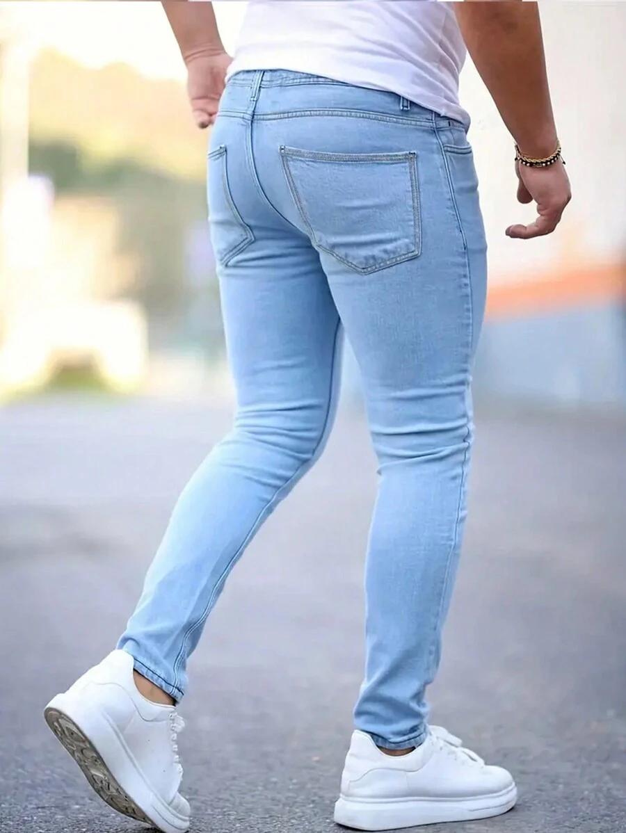 niebieskie spodnie jeans 